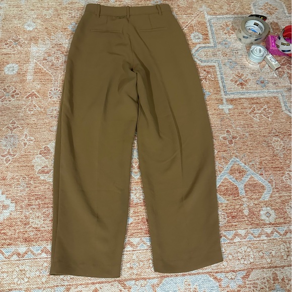 Aritzia Wilfred Carrot pant high waist relaxed fit crepe trouser camel brown 6 - Picture 3 of 9